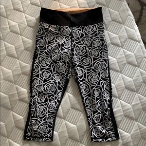 Lululemon size 4 crop leggings